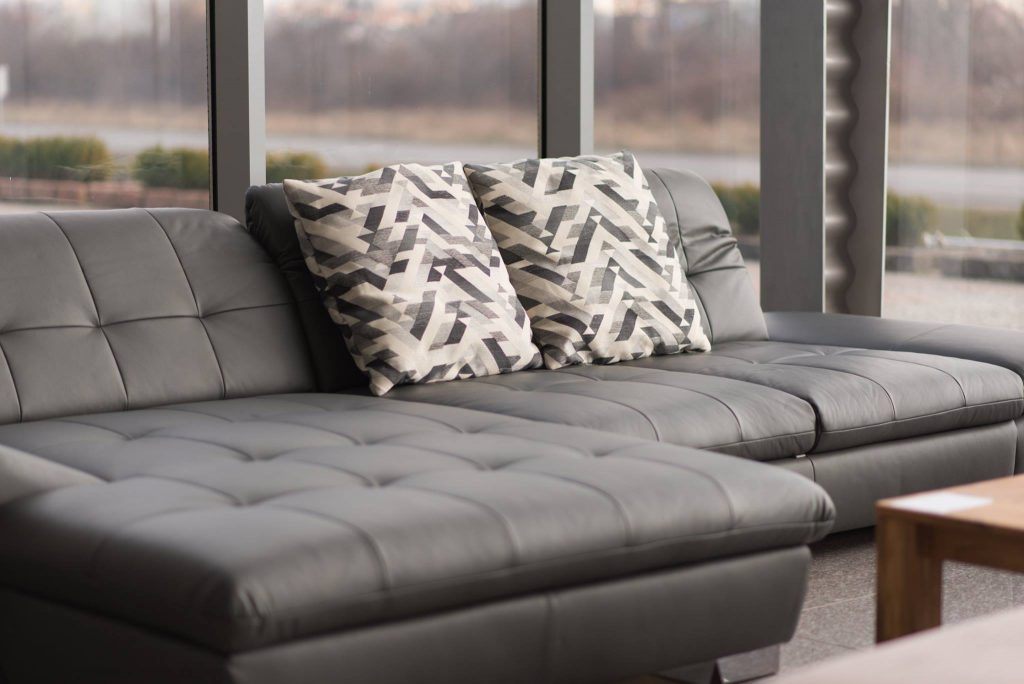 Чому варто придбати шкіряний диван